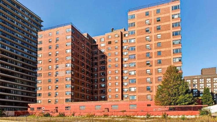Edgewater Beach condo building to be sold for $27 million, converted to lakefront apartments